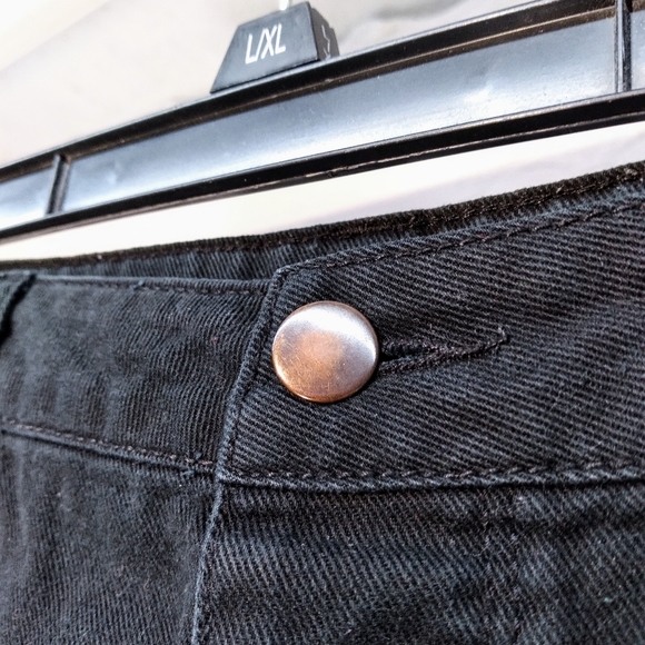 Forever 21 Sz 30 Black Distressed Jean Shorts - Picture 7 of 10